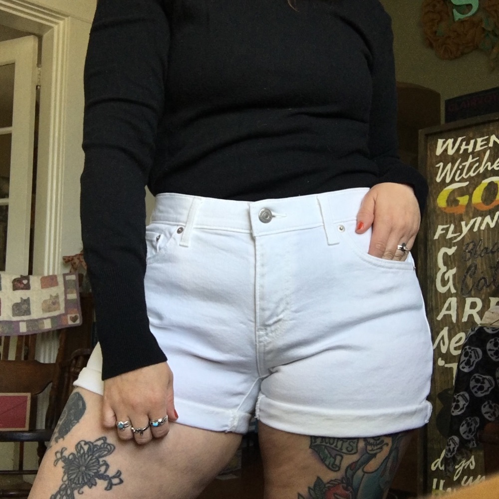 High waist white Levi shorts